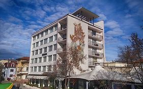 Бонония Хотел